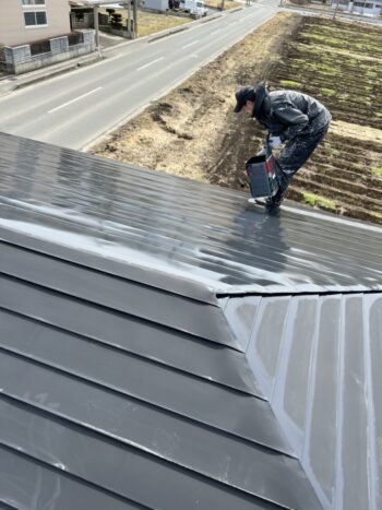 おいらせ町にて屋根塗装👷🏼‍♂️🎶